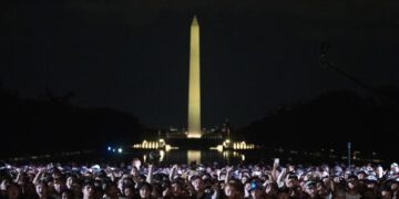 Unutar gomile privučene Trumpovom neobičnom UFC borbenom večeri u Bijeloj kući