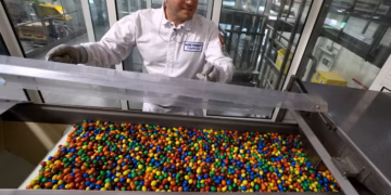 Unutar nastojanja da M&Ms bude MAHA-friendly: skupe boje i boje koje nedostaju