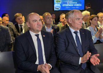 Uoči Plenkovićeve sjednice na Braču podijeljeni milijunski ugovori: Financirat će se niz projekata na Braču, Hvaru, Visu i Šolti