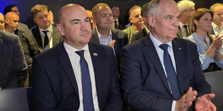 Uoči Plenkovićeve sjednice na Braču podijeljeni milijunski ugovori: Financirat će se niz projekata na Braču, Hvaru, Visu i Šolti