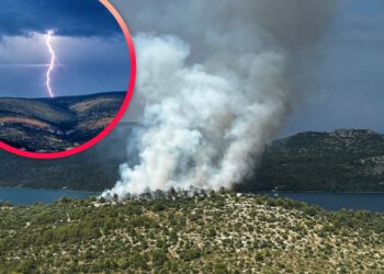 VIDEO Munje uzrokovale niz požara od Zadra do Splita: Najgore je kod Prokljana