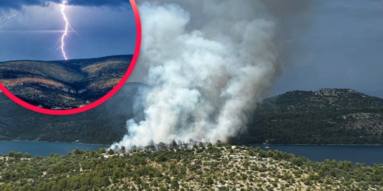 VIDEO Munje uzrokovale niz požara od Zadra do Splita: Najgore je kod Prokljana