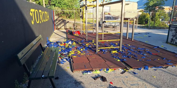 Vandalizam na dječjem igralištu na Dračevcu: “Ovo je naše zajedničko dvorište”