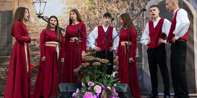 Večeras u Bolu koncert nagrađivanih klapa!
