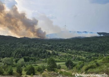 Veliki požar kod Posušja, tražit će se pomoć helikoptera Oružanih snaga BiH