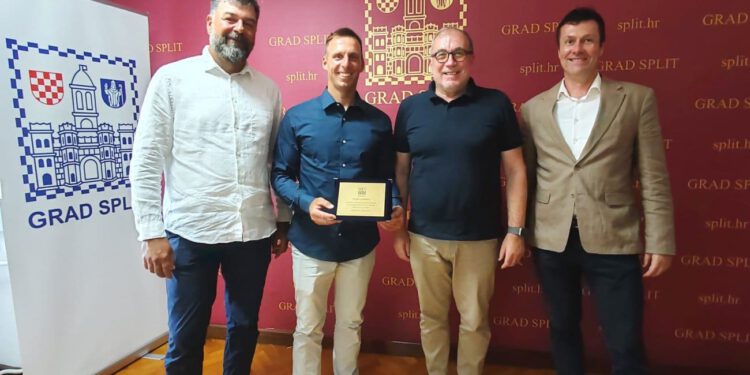 Veliko priznanje za splitskog jedriličara: Filip Jurišić nakon europske bronce primio plaketu Grada