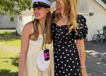Veterinar iz Dawson’s Creeka Busy Philipps otkriva da je kći, 17, završila srednju školu u ŠVEDSKOJ… 3 godine nakon što se odselila 5 tisuća milja od svoje obitelji