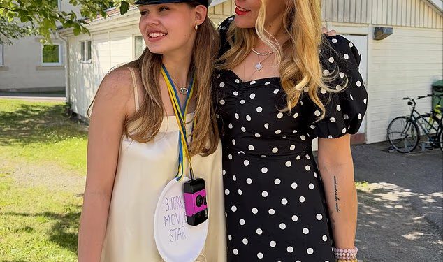 Veterinar iz Dawson’s Creeka Busy Philipps otkriva da je kći, 17, završila srednju školu u ŠVEDSKOJ… 3 godine nakon što se odselila 5 tisuća milja od svoje obitelji