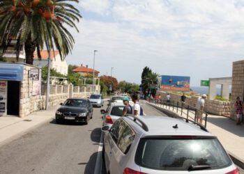 Vozite li se s otvorenim prozorima kada udari vrućina ili upalite klimu? Evo što savjetuju stručnjaci