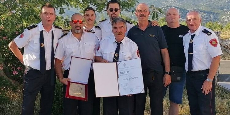 Vrsni vatrogasac i dugogodišnji zapovjednik