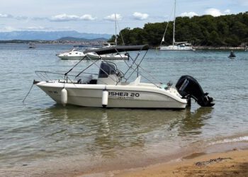 NERED NA NAŠIM PLAŽAMA Plovila sidre tik uz kupače na Vrgadi i uništavaju posidoniju: Zakon je jasan, no tko ga provodi?