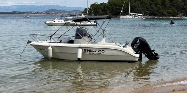 NERED NA NAŠIM PLAŽAMA Plovila sidre tik uz kupače na Vrgadi i uništavaju posidoniju: Zakon je jasan, no tko ga provodi?