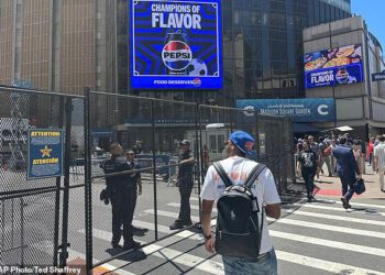 Zbunjenost oko zabave gledanja Knicksa dok Mamdani odobrava ‘povijesni’ povratak za četvrtu utakmicu NBA finala… ali MSG tvrdi da će ‘party pooper’ NYPD ponovno zatvoriti Midtown