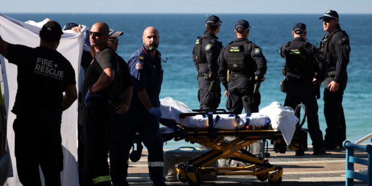 Žena prebačena helikopterom s teškim ozljedama nakon napada morskog psa na plaži u Sydneyu