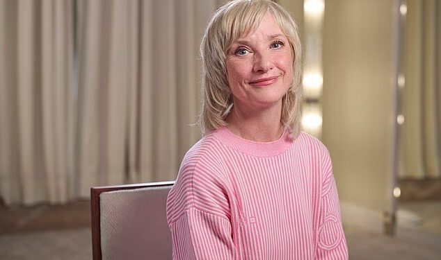 Zvijezda Ab Fab Jane Horrocks otkriva da joj je ukraden kofer u vlaku iz Manchestera za London dok kritizira Avanti West Coast