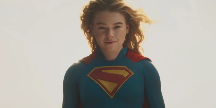 Zvijezda Supergirl Milly Alcock otkriva da je njezin ogrtač napravljen od materijala korištenog za odijelo Christophera Reevea u Supermanu
