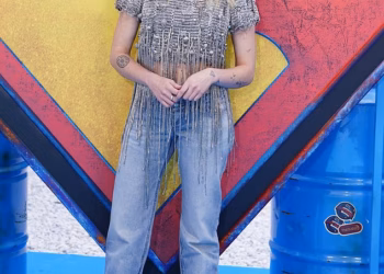 Zvijezda Supergirl Milly Alcock podijelila je obožavatelje nakon što je rekla da superjunak ‘ide u oba smjera’ na pitanje je li lik queer