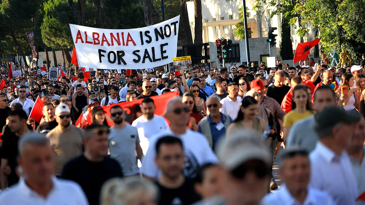 Albanija protestira