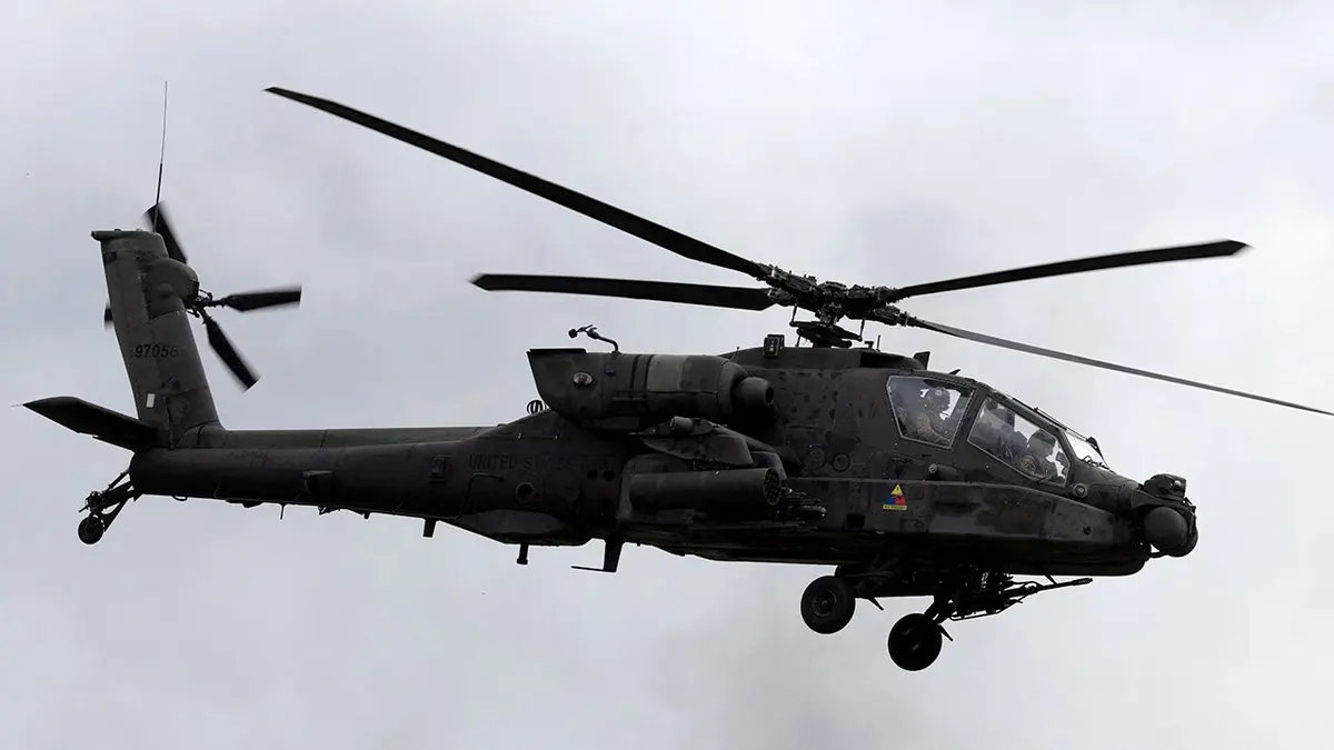 Helikopter američke vojske AH-64D Apache