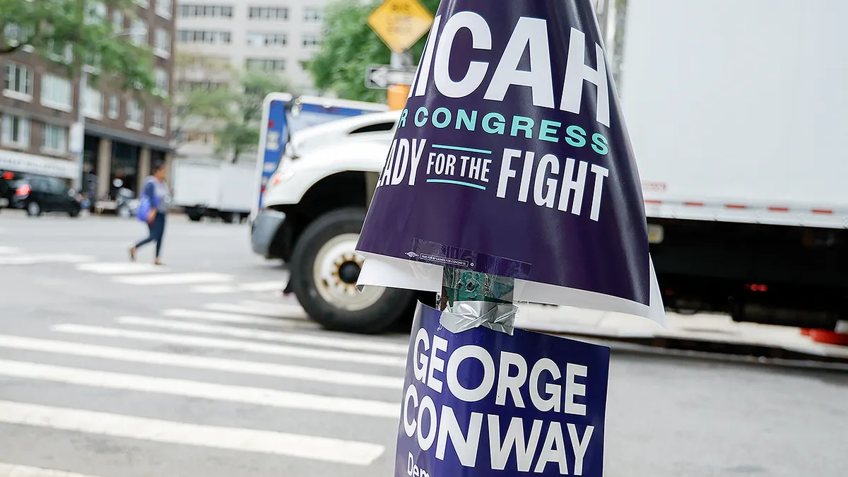 Oznaka kampanje za državnog zastupnika Micaha Lashera i Georgea Conwaya tijekom primarnih izbora u New Yorku