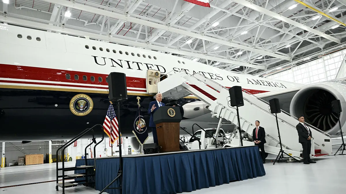 Donald Trump govori na predstavljanju novog Air Force Onea