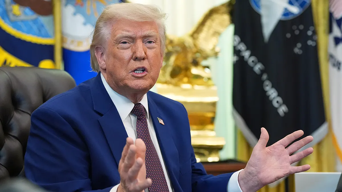 Predsjednik Donald Trump govori u Ovalnom uredu Bijele kuće