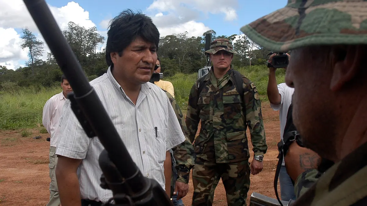 Predsjednik Bolivije Evo Morales pozdravlja pripadnika bolivijske snage za borbu protiv droge u provinciji Santa Cruz