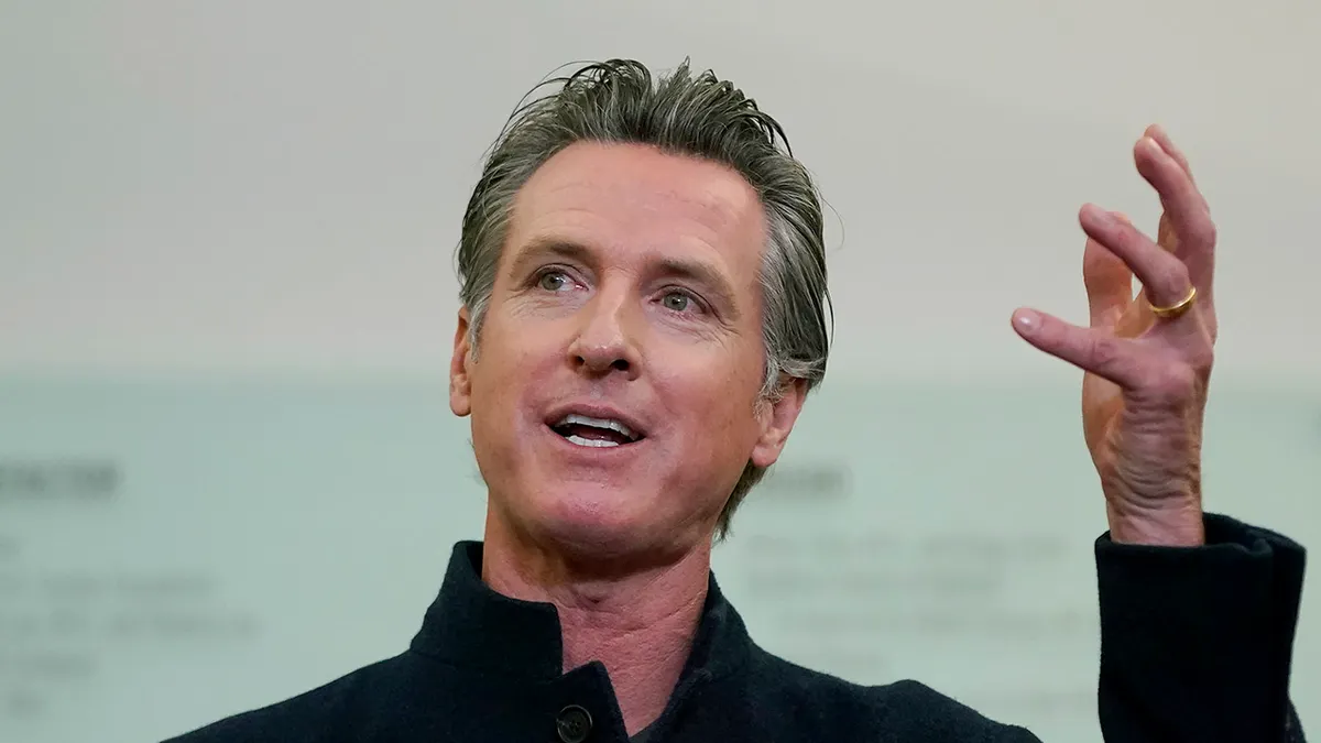 Guverner Kalifornije Gavin Newsom govori