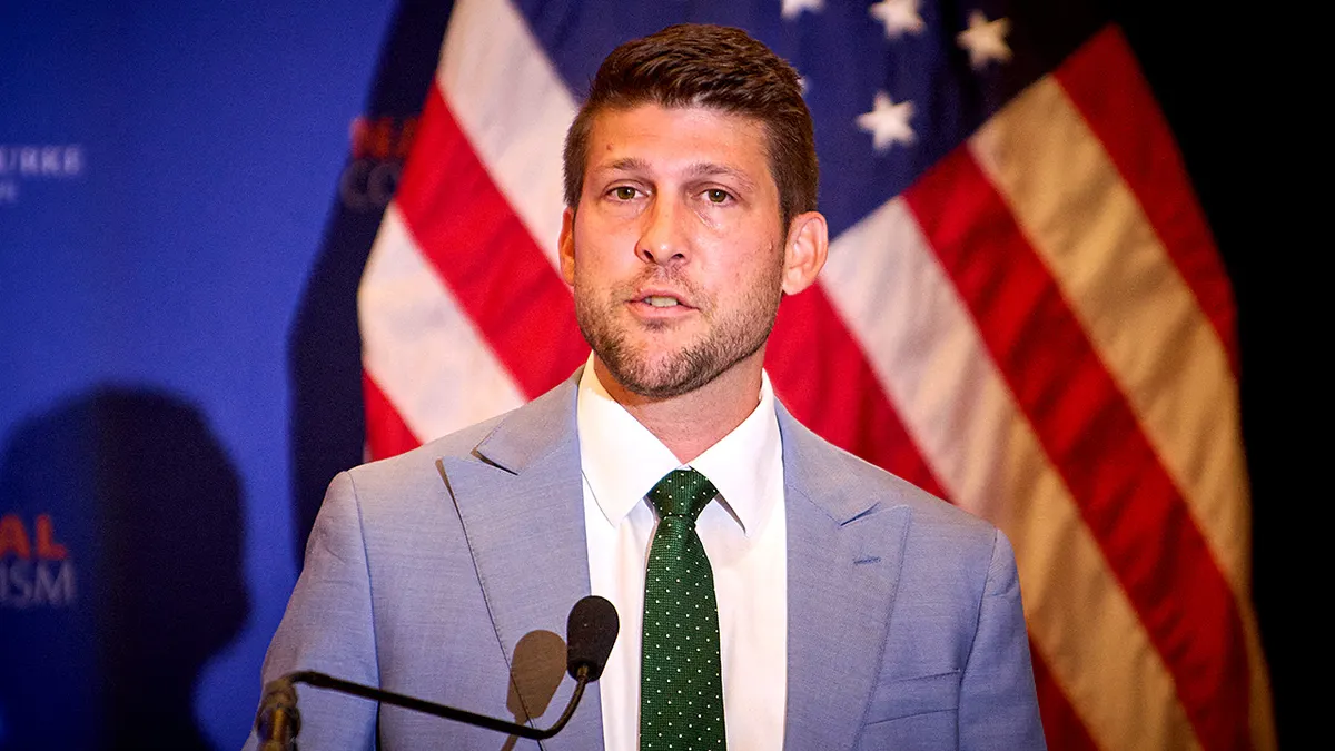 James Uthmeier govori na podiju Nacionalne konzervativne konvencije u Washingtonu, DC