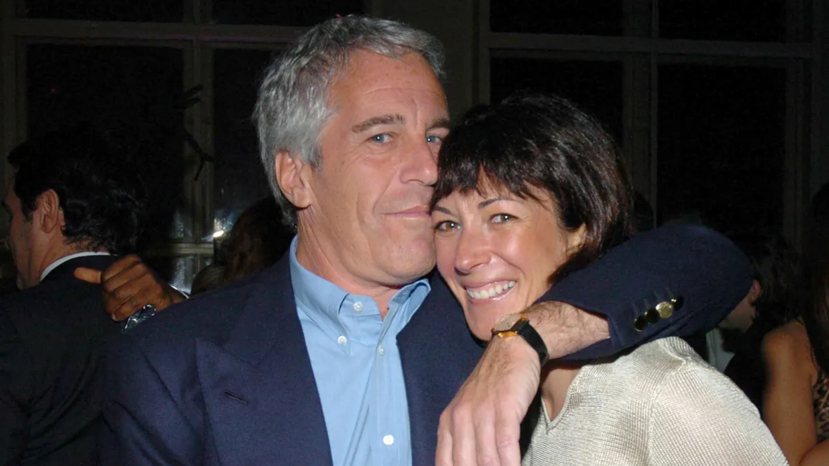Jeffrey Epstein i Ghislaine Maxwell stoje zajedno u Cipriani Wall Streetu u New Yorku