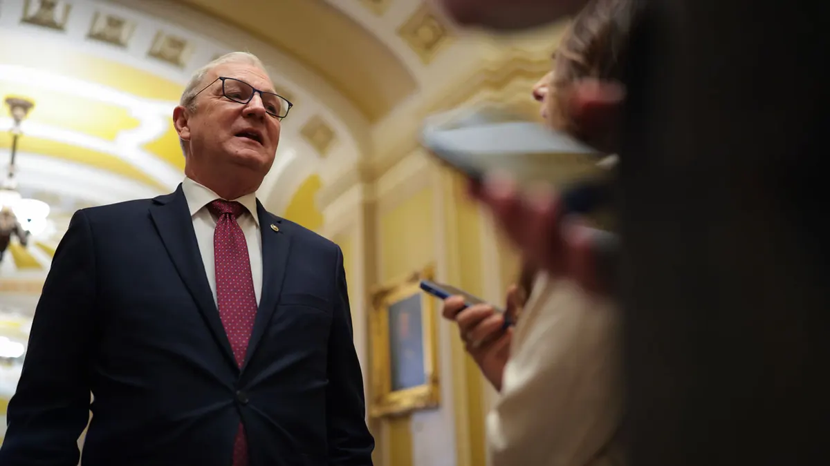 Senator Kevin Cramer razgovara s novinarima na američkom Kapitolu u Washingtonu, DC