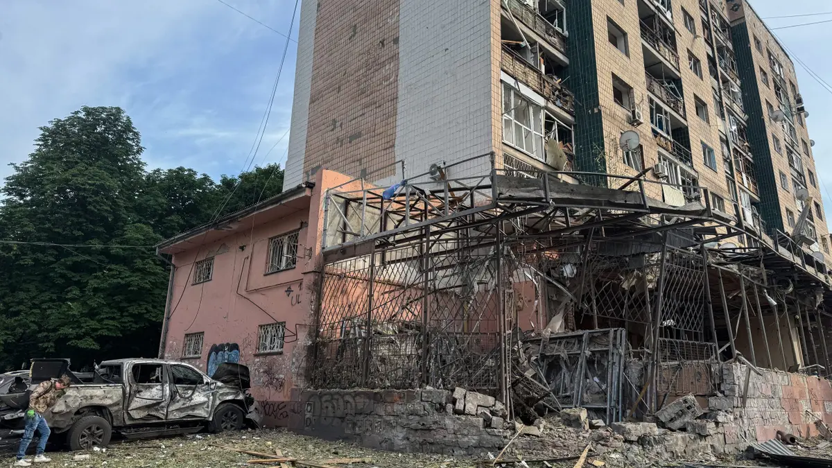 Oštećena stambena zgrada u Kramatorsku u Ukrajini