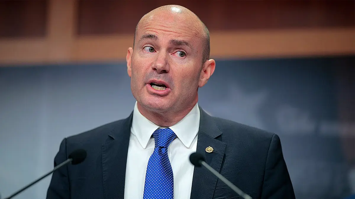 Senator Mike Lee govori na tiskovnoj konferenciji Capitola o izbornom zakonodavstvu