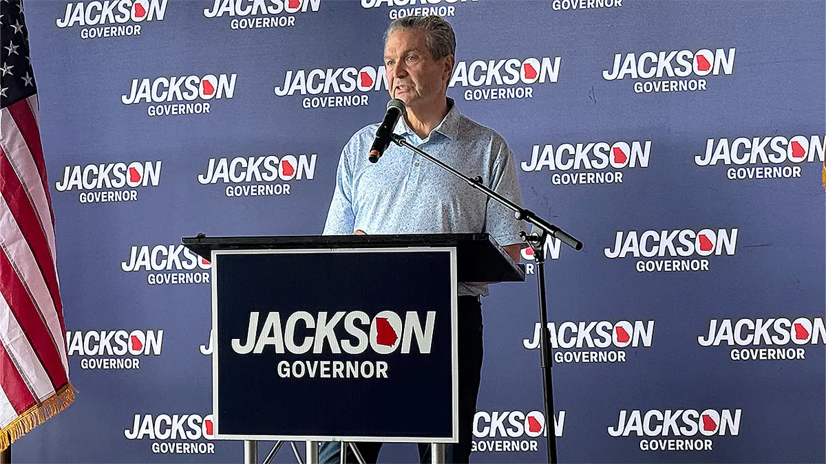 Republikanski kandidat za guvernera Rick Jackson obraća se pristašama na kampanji u Alpharetti, Georgia