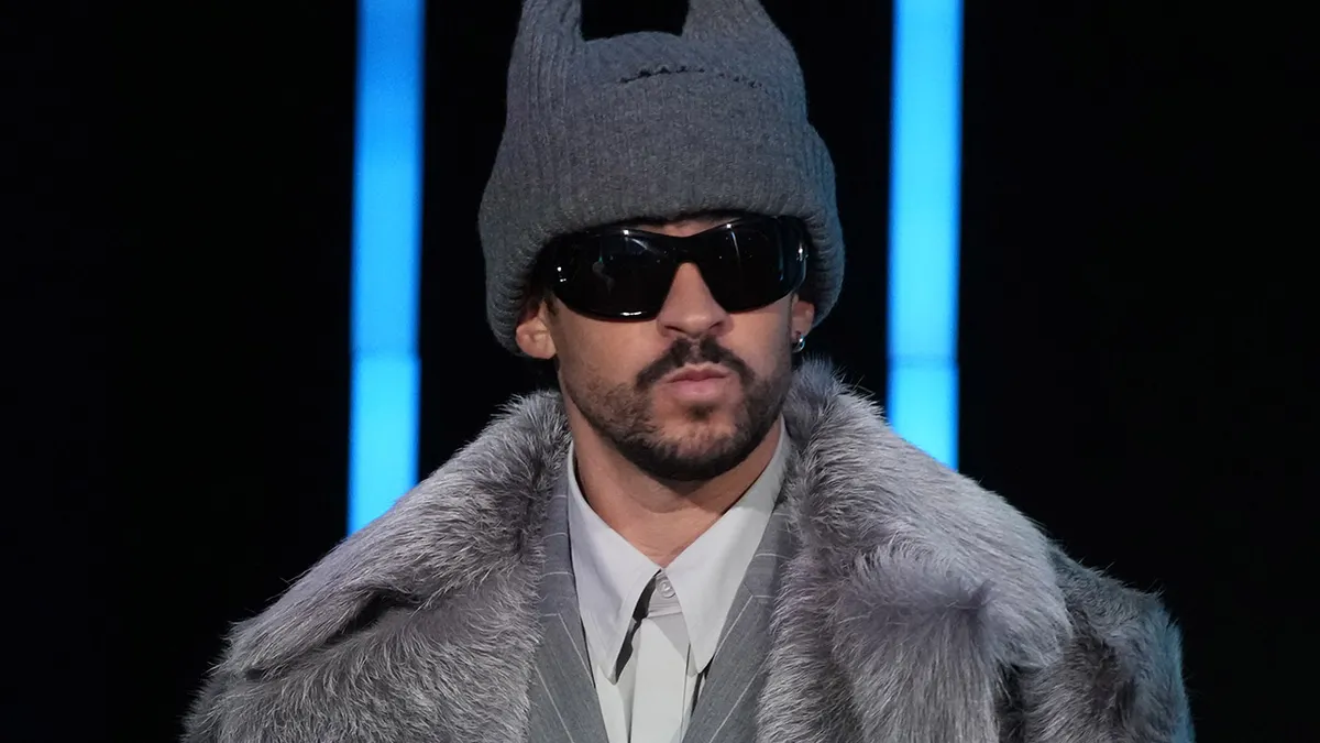 Bad Bunny govori na konferenciji za novinare u poluvremenu Super Bowla LX u Moscone Centeru