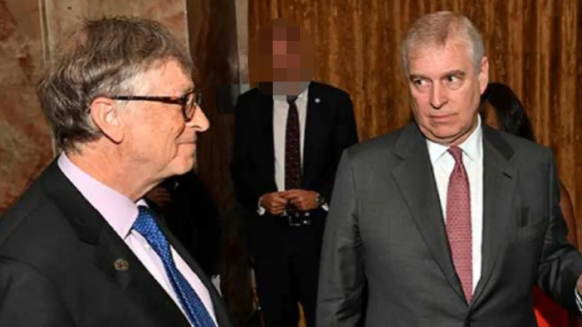 Bill Gates i princ Andrew stoje zajedno na samitu o malariji.
