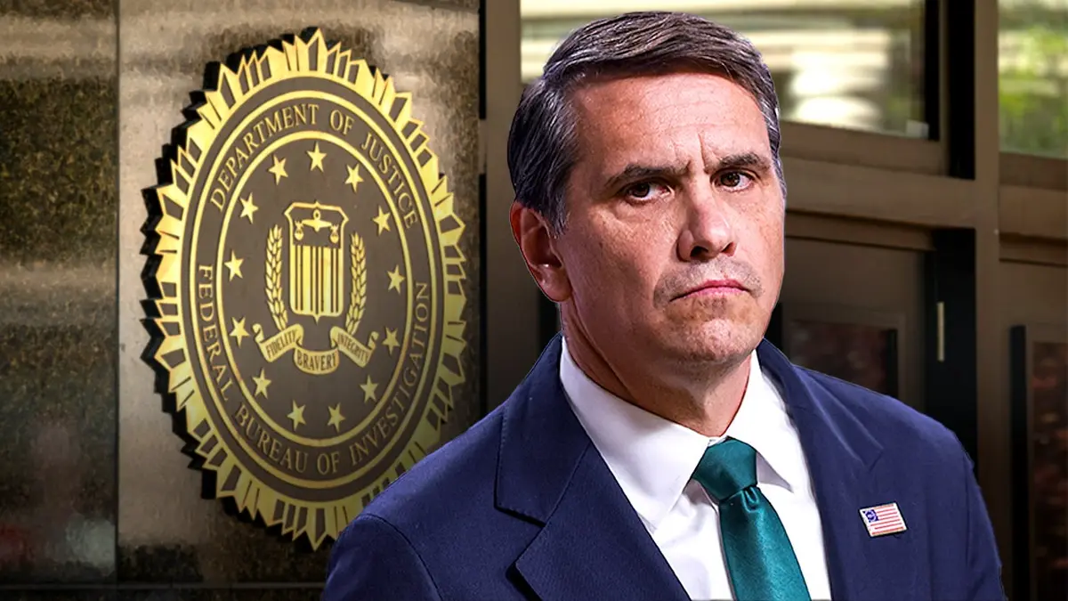 Todd Blanche prikazan iznad sjedišta Ministarstva pravosuđa i FBI-a.