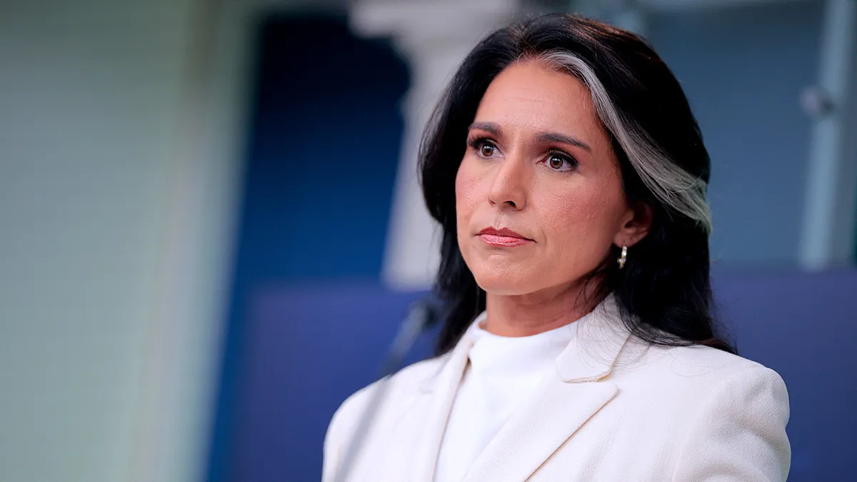 Direktor Nacionalne obavještajne službe Tulsi Gabbard razgovara s novinarima u sobi za brifing u Bijeloj kući