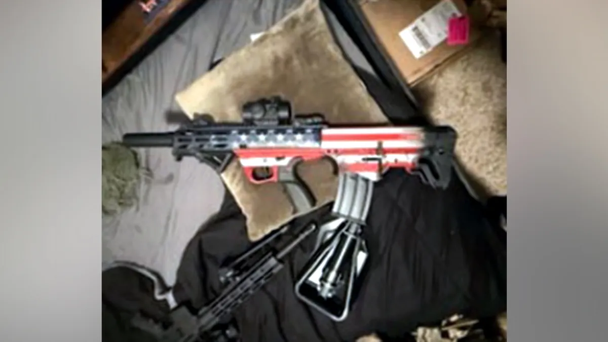 puška oslikana američkom zastavom