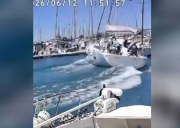 „ODJEDNOM JE POČEO JURITI PUNIM GASOM!“ Oglasio se češki skiper nakon šokantne snimke iz kaštelanske marine: Evo što se zapravo dogodilo!