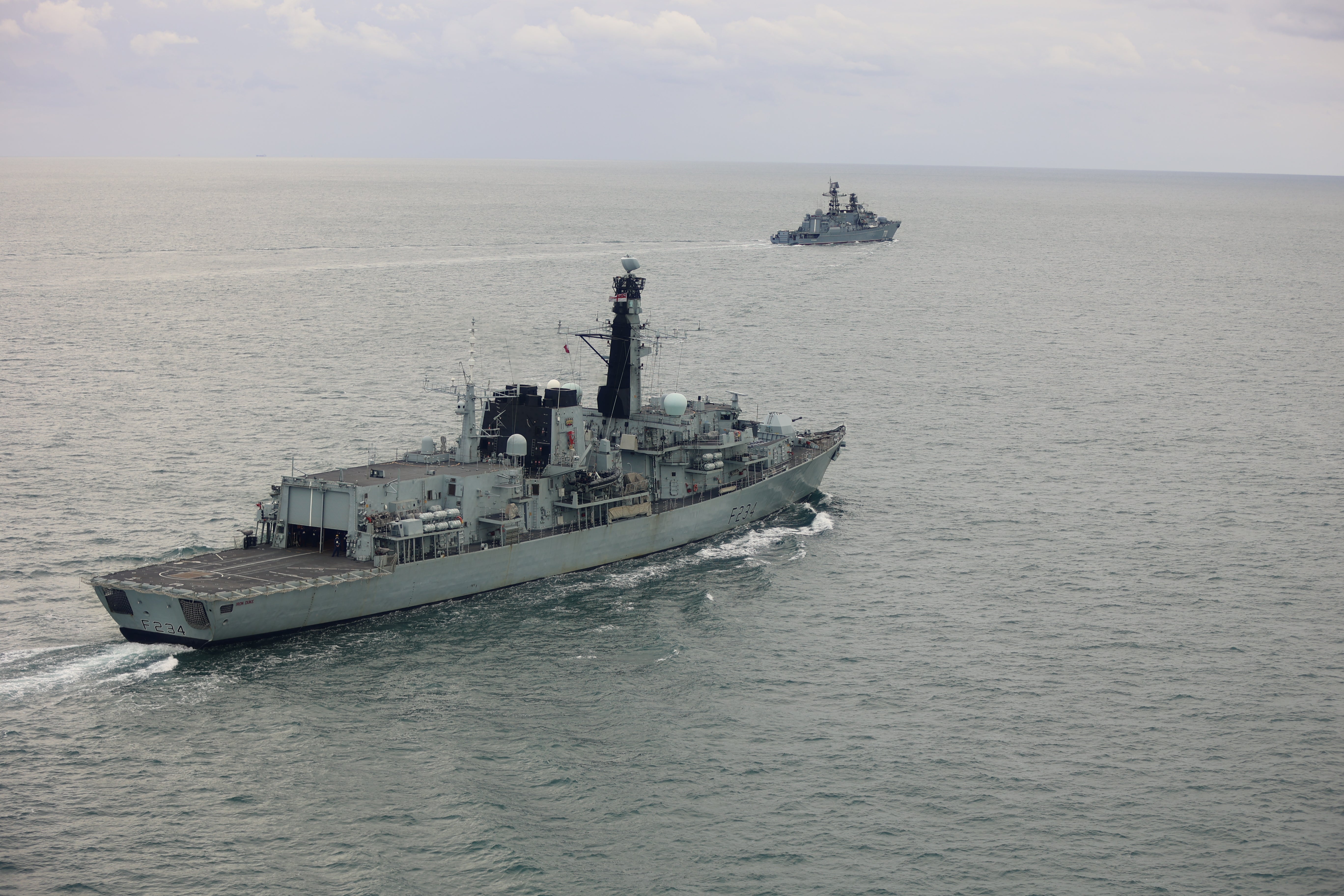 HMS Iron Duke prati Neustrashimy