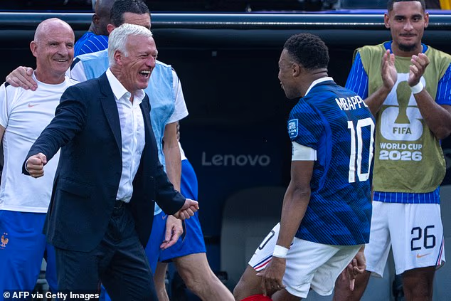 Didier Deschamps ponovno je imao osmijeh na licu nakon tragične smrti svoje majke prošlog tjedna