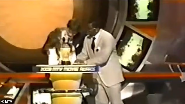 Nakon njezine smrti, jednominutni isječak s dodjele MTV Movie Awards 2003. ponovno je počeo kružiti društvenim mrežama
