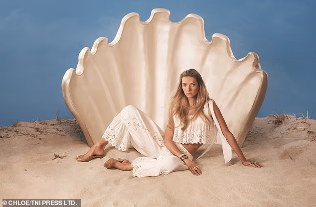 Glazbenik rođen na Manhattanu nastupio je pred kamerama nakon što je njegova starija sestra Apple Martin bila model za brendove kao što su Chloé (na slici), Self-Portrait i GapStudio