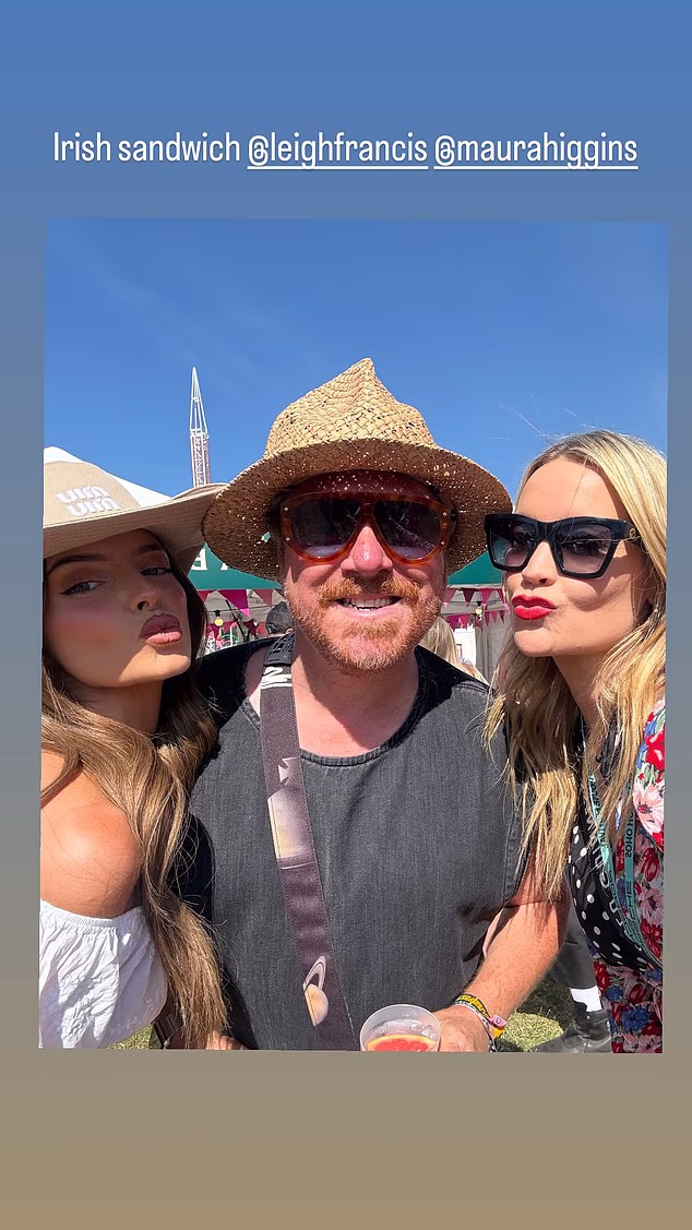 Kasnije je napravila selfie s Keithom Lemonom i Laurom Whitmore, dok je bivša voditeljica Love Islanda podijelila fotografiju i nazvala je 