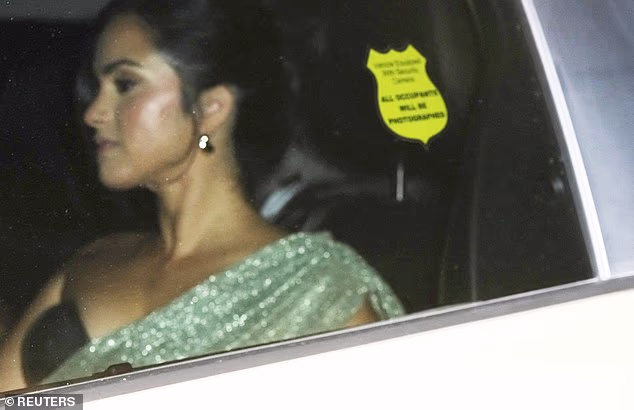 Swiftina dugogodišnja najbolja prijateljica, Selena Gomez, viđena je kako napušta MSG u ranim satima 4. srpnja nakon eksplozije