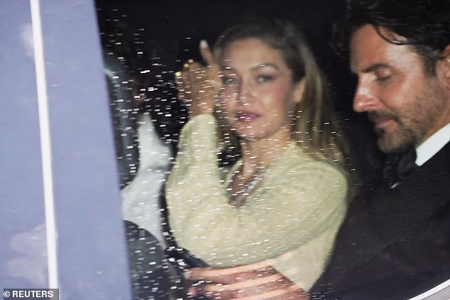 Još jedna od Swiftinih bliskih osoba od povjerenja, Gigi Hadid, uhvaćena je kako izlazi s vjenčanja zajedno sa svojim dečkom Bradleyjem Cooperom