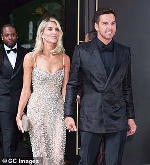 Charissa Thompson, prva pristalica Tayvisa, prisustvovala je vjenčanju sa Stevenom Cundarijem