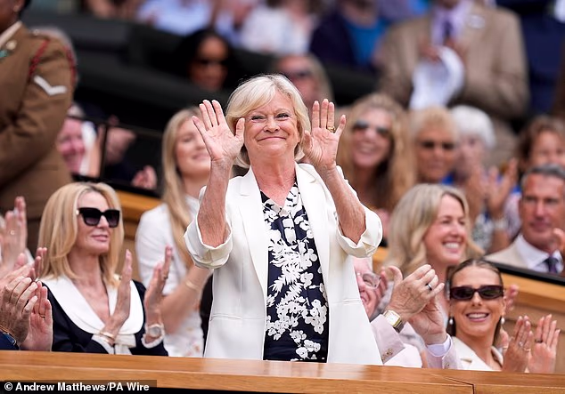 Bivša tenisačica i BBC-jeva voditeljica Sue Barker vratila se u Wimbledon