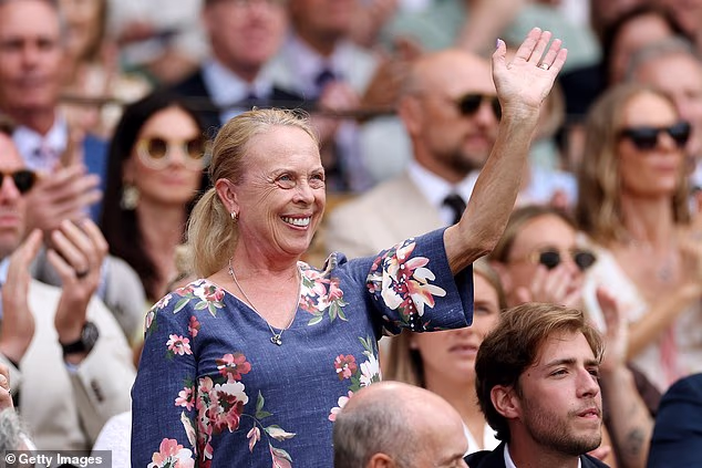 Legenda klizanja na ledu Jayne Torvill blistala je i mahala publici